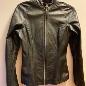 Women’s Wilson’s Leather Maxima Black Fitted Jacket, size medium.